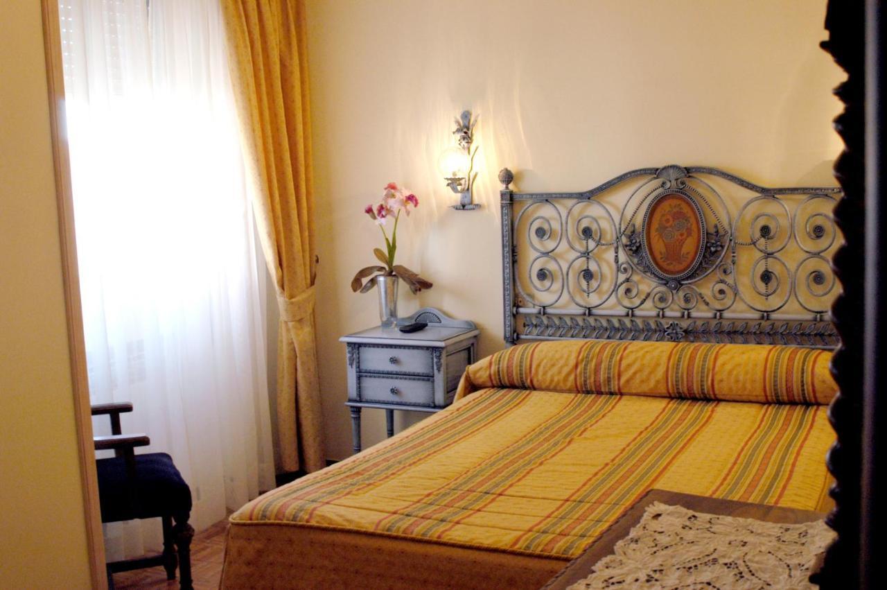 Hotel Julia Аранда-де-Дуеро Номер фото